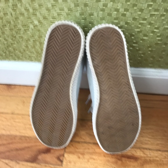 Coolest Silver Metallic Sneakers with Stars size 9 - Picture 5 of 5